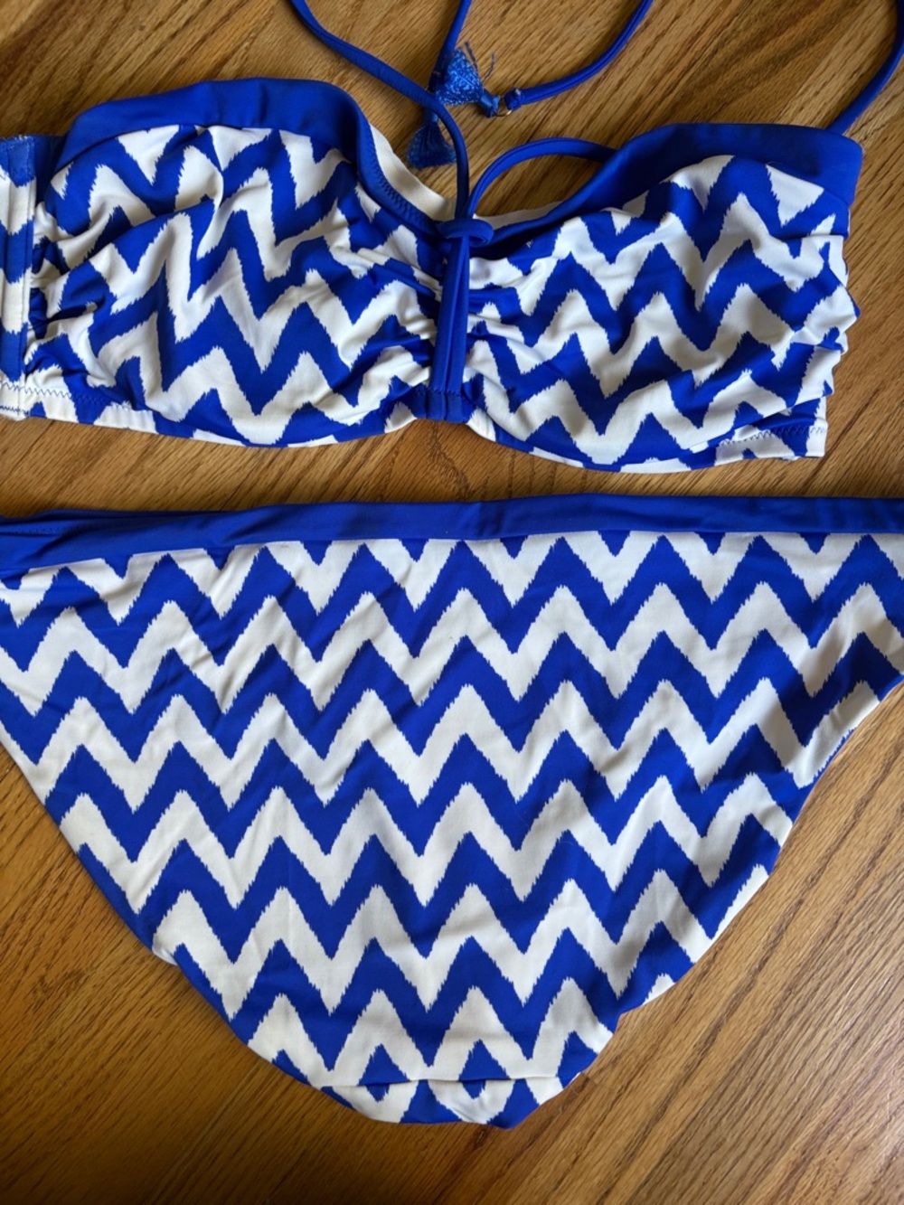Freya 34DD and medium Blue and White Chevron Bandeau Bikini - Picture 4 of 7